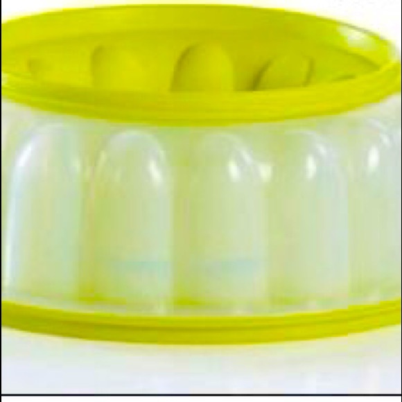 Tupperware medium jello mold